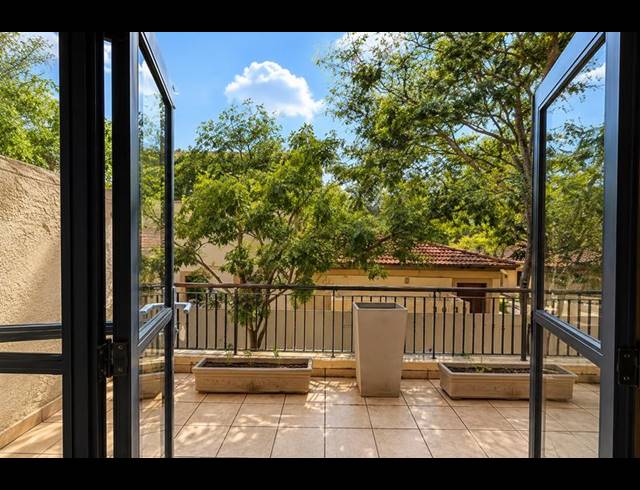 3 BEDROOM TOWNHOUSE FOR SALE IN MENLO PARK